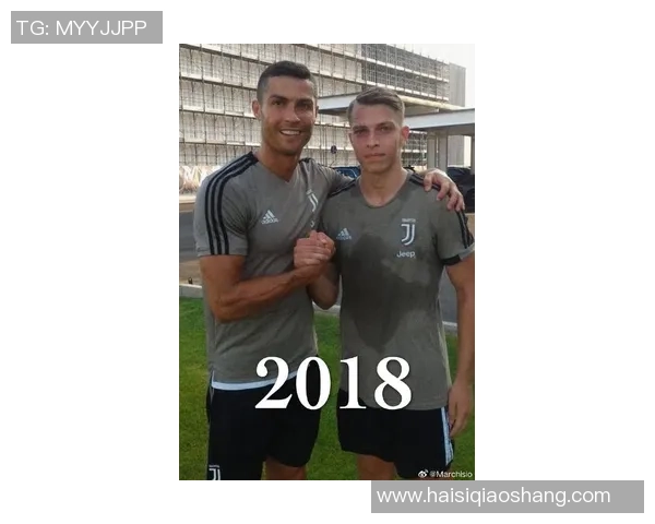 足球明星与卡梅隆亲密合影展现友谊与运动精神的完美结合 足球明星与卡梅隆亲密合影展现友谊与运动精神的完美结合